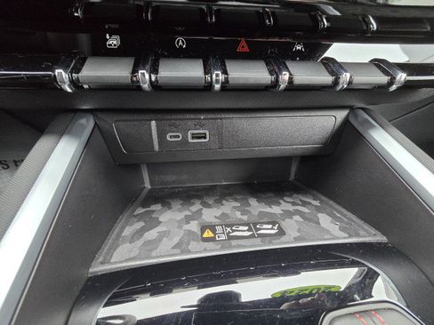 Used 2024 Chevrolet Colorado Z71 w/ Z71 Convenience Package 2 image 27