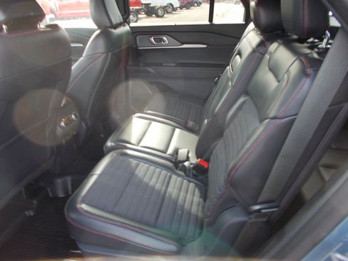 Used 2025 Ford Explorer ST-Line w/ Premium Package image 5
