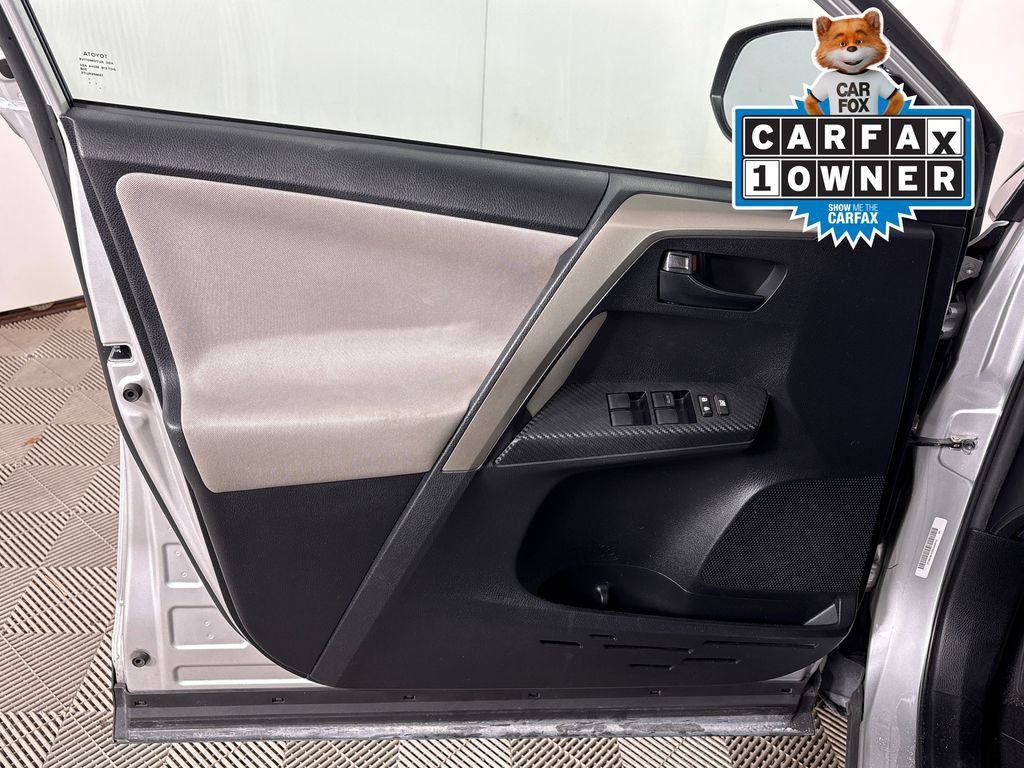 Used 2014 Toyota RAV4 LE AWD/4WD image 16