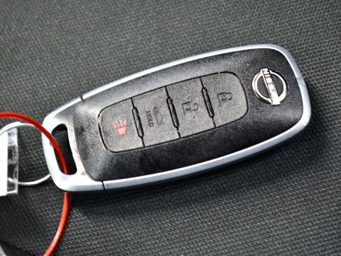 Used 2025 Nissan Versa SV FWD image 30