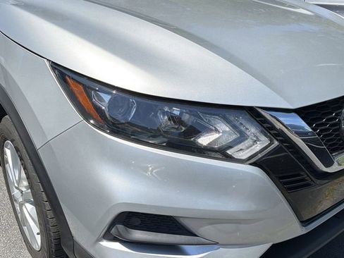 Used 2020 Nissan Rogue Sport SV FWD image 2