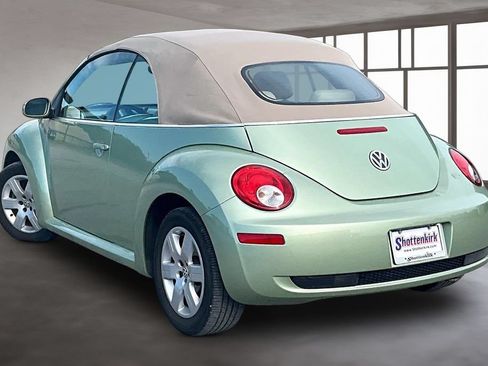 Used 2007 Volkswagen Beetle Convertible w/ Package 1 FWD image 4