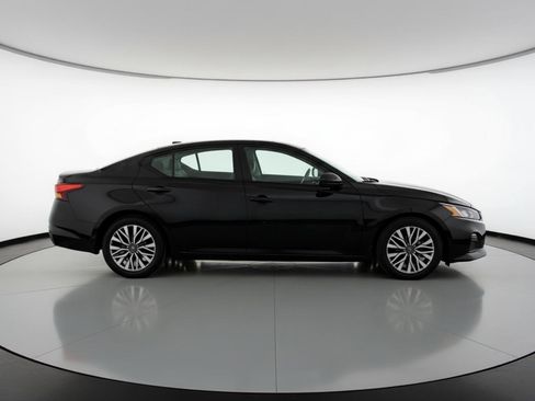 Used 2025 Nissan Altima 2.5 SV image 11