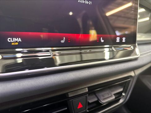 Used 2026 Volkswagen Tiguan SE w/ Panoramic Sunroof Package AWD/4WD image 18