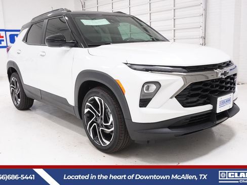 New 2026 Chevrolet TrailBlazer RS w/ Convenience Package FWD image 3
