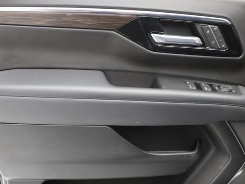 Used 2025 Chevrolet Tahoe LT image 14