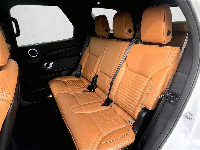 Used 2018 Land Rover Discovery HSE AWD/4WD image 25