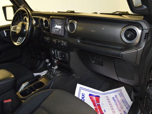 Used 2018 Jeep Wrangler Unlimited Sahara image 10