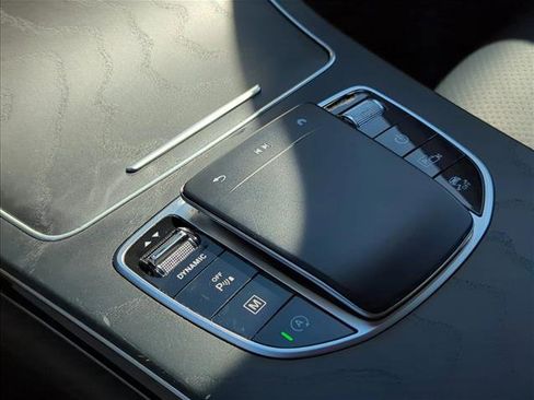 Used 2022 Mercedes-Benz GLC 300 4MATIC w/ Premium Package Lite image 17