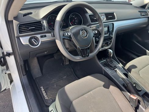 Used 2017 Volkswagen Passat 1.8T S FWD image 3
