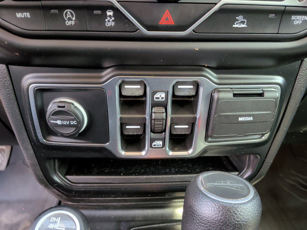 Used 2022 Jeep Gladiator Overland w/ LED Lighting Group AWD/4WD image 33