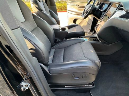 Used 2018 Tesla Model X 75D image 19