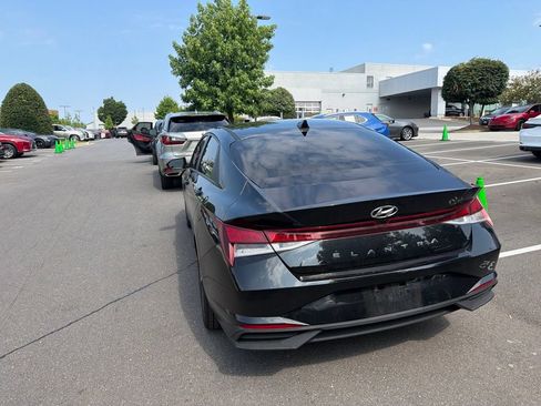 Used 2023 Hyundai Elantra SEL w/ Convenience Package FWD image 13