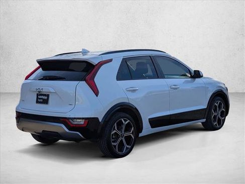 Used 2023 Kia Niro SX Touring FWD image 5
