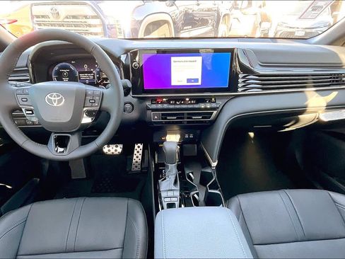Used 2025 Toyota Camry XSE FWD image 5