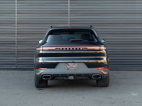 Certified 2025 Porsche Cayenne image 7
