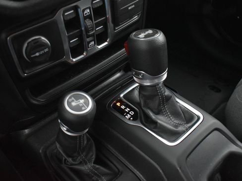 Used 2024 Jeep Wrangler Unlimited Sport AWD/4WD image 30