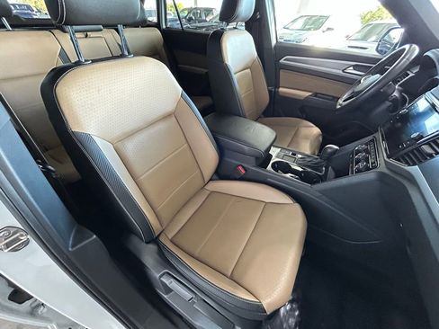 Used 2022 Volkswagen Atlas Cross Sport SE w/ Black Wheel Package image 34