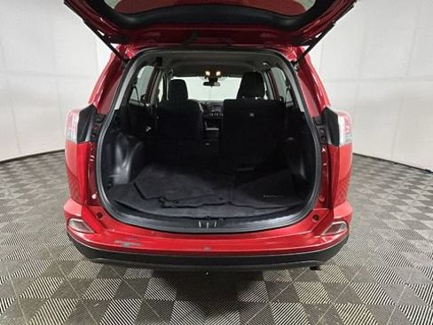 Used 2017 Toyota RAV4 LE AWD/4WD image 26