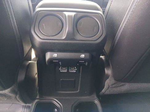 Used 2022 Jeep Gladiator Overland image 12