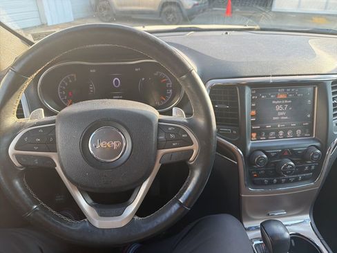 Used 2017 Jeep Grand Cherokee Limited image 17