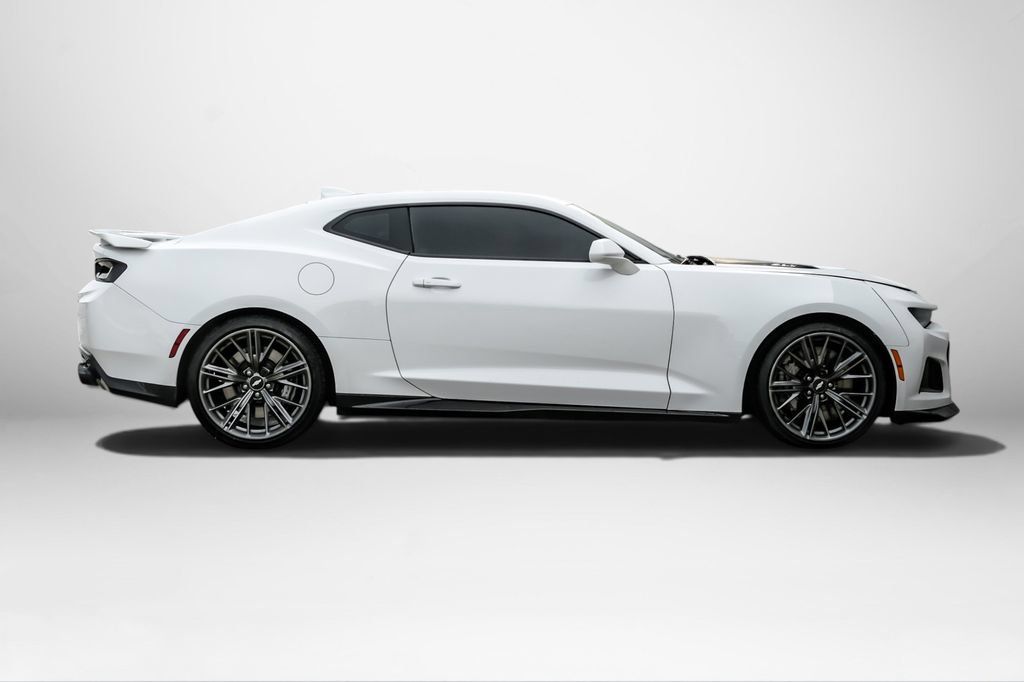Used 2018 Chevrolet Camaro ZL1 RWD image 5