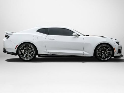 Used 2018 Chevrolet Camaro ZL1 RWD image 5