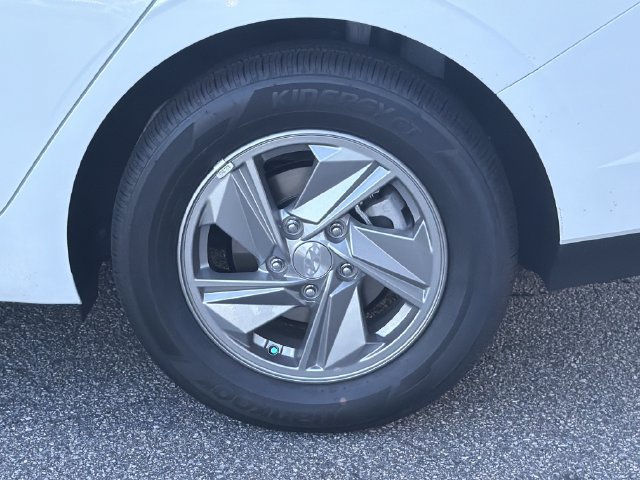 New 2026 Hyundai Elantra SE FWD image 21