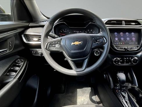 Used 2022 Chevrolet TrailBlazer LT w/ Convenience Package AWD/4WD image 9