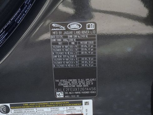 Used 2026 Land Rover Defender 130 X-Dynamic SE AWD/4WD image 33