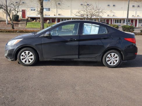 Used 2017 Hyundai Accent SE image 3