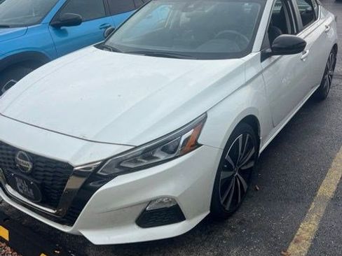 Used 2022 Nissan Altima 2.5 SR FWD image 1