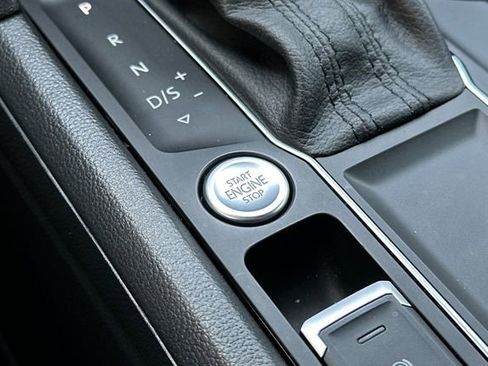 Used 2020 Volkswagen Atlas Cross Sport SE w/ Towing Package image 24