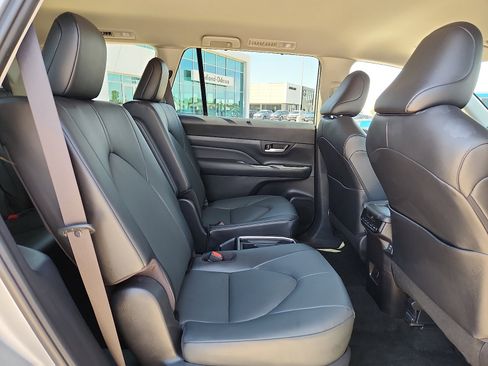 Used 2025 Toyota Grand Highlander FWD image 14