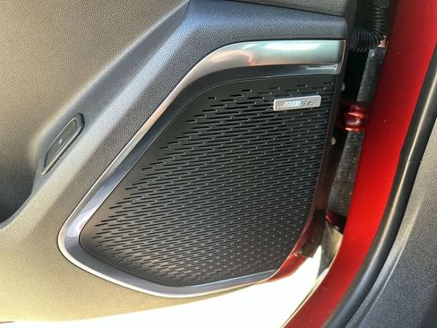 Used 2025 Chevrolet Traverse RS image 33