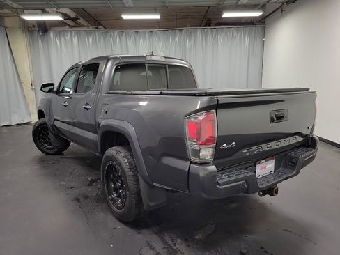 Used 2016 Toyota Tacoma Limited w/ Towing Package image 6