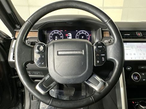 Used 2020 Land Rover Discovery HSE image 16