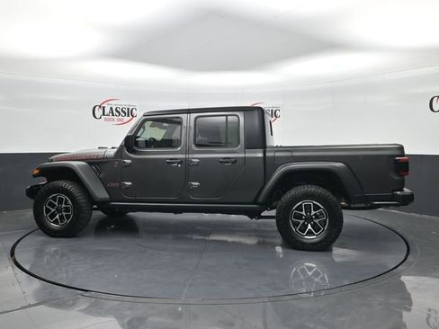Used 2025 Jeep Gladiator Rubicon w/ Convenience Group image 2