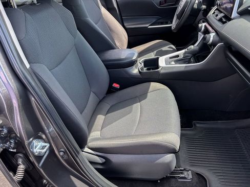 Certified 2025 Toyota RAV4 LE FWD image 33