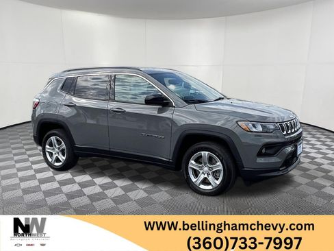 Used 2023 Jeep Compass Latitude AWD/4WD image 1