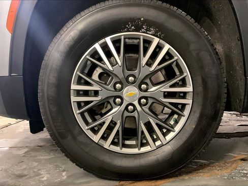 Used 2024 Chevrolet Traverse LT image 9