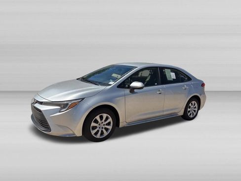Used 2026 Toyota Corolla LE FWD image 8