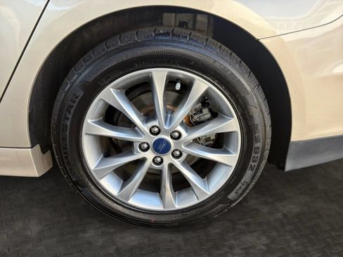 Used 2017 Ford Fusion SE w/ Fusion SE Technology Package FWD image 39