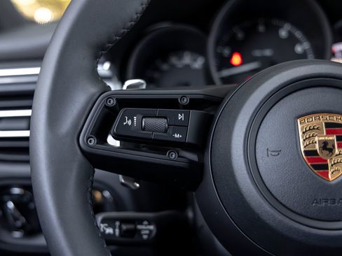 Certified 2026 Porsche Macan AWD/4WD image 31