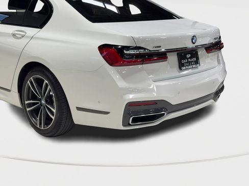 Used 2020 BMW 750i xDrive w/ Autobahn Package image 10