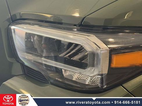 Used 2021 Toyota Tacoma TRD Off-Road w/ TRD Premium Off Road Package AWD/4WD image 9