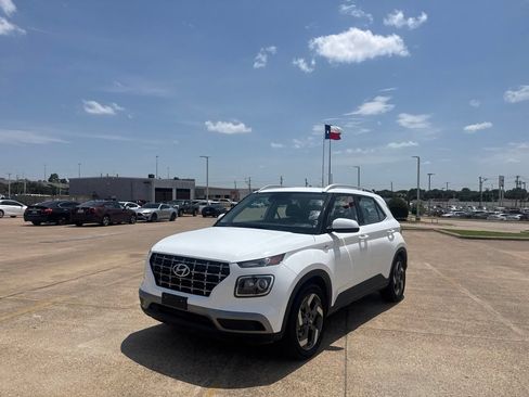 Used 2025 Hyundai Venue SEL FWD image 7