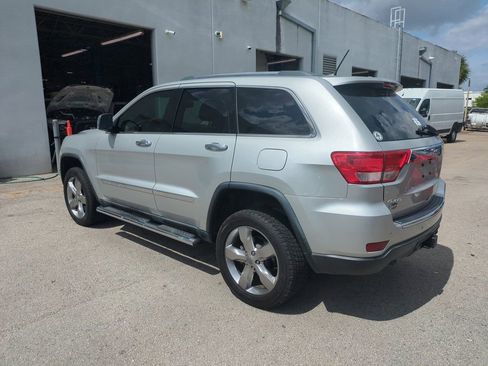 Used 2013 Jeep Grand Cherokee Overland w/ Advance Technology Group AWD/4WD image 8