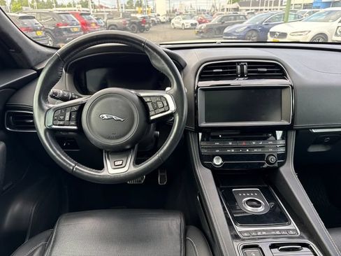 Used 2019 Jaguar F-PACE S AWD/4WD image 12