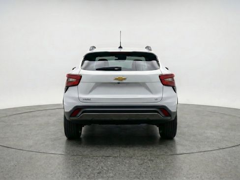 Used 2025 Chevrolet Trax LT FWD image 7